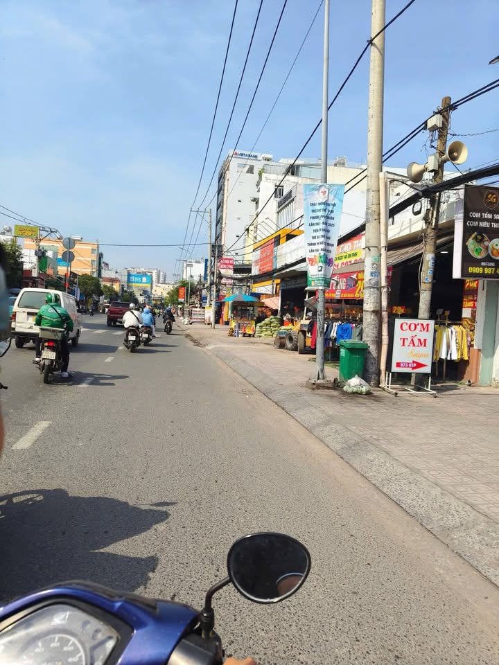 Bán nhà mặt tiền Nguyễn Thị Thập, Quận 7, 196m² - Vị trí kinh doanh nhộn nhịp!