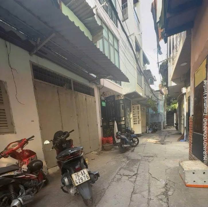 Nhà Lạc Long Quân, Tân Bình 40m² giá 4.45 tỷ - Vị trí đẹp, xe di chuyển thuận tiện!