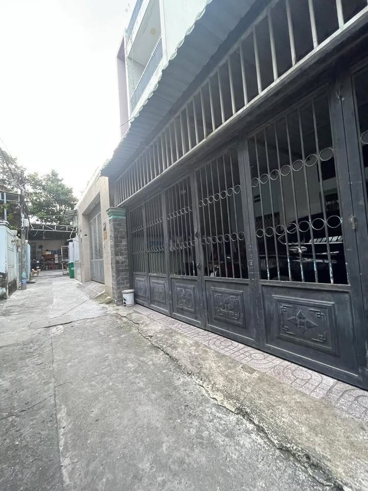 Nhà cấp 4 Man Thiện Quận 9 80m² giá 4.99 tỷ - Hẻm xe hơi, sẵn sàng vào ở!