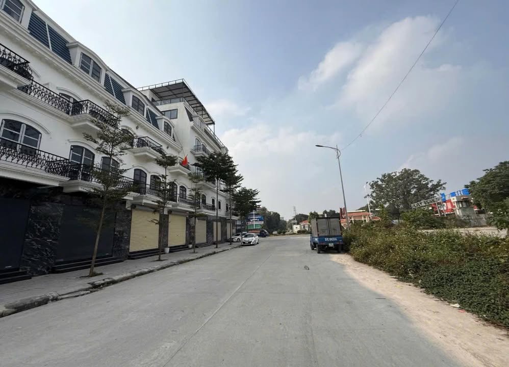 Nhà bán Vĩnh Yên 85m² giá 4.6 tỷ - Vị trí đắc địa, thuận tiện mọi thứ!