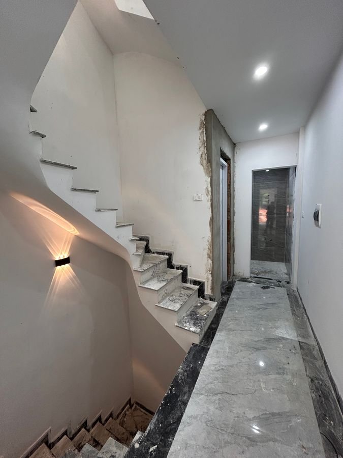 Nhà 6 Tầng Thang Máy Nguyễn Ngọc Vũ, Cầu Giấy 45m² giá 15.9 tỷ - Vị trí đắc địa, giao thông thuận lợi!