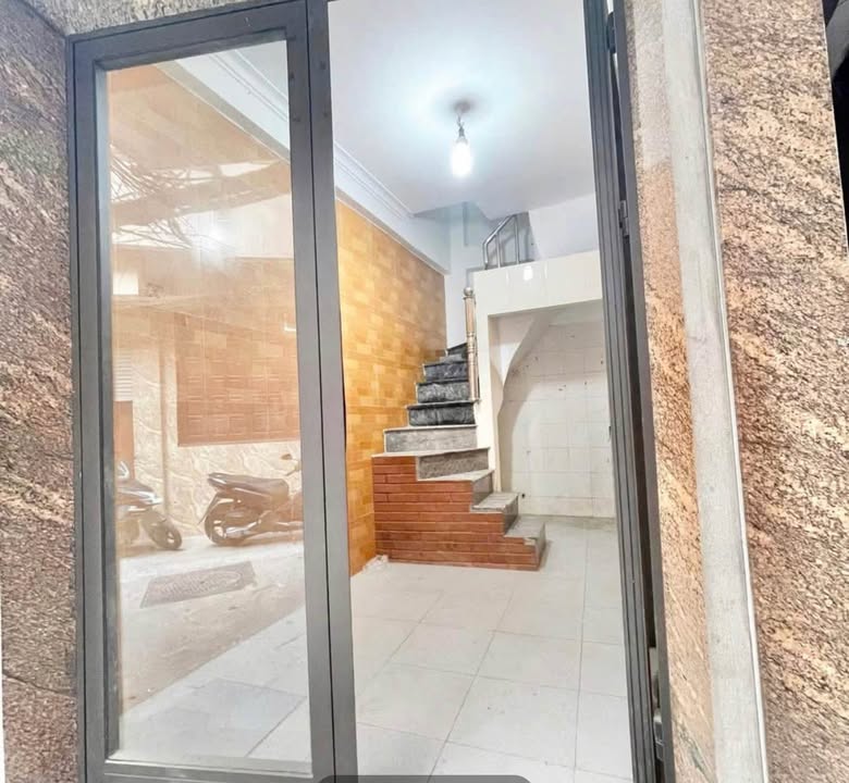 Nhà cho thuê ngõ Tô Hoàng, quận Hai Bà Trưng 18m² giá 7 triệu - Sẵn sàng vào ở!