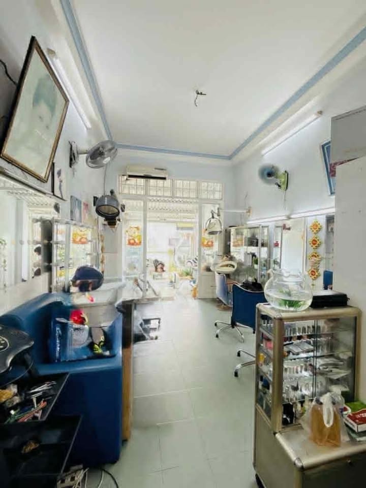 Nhà 2 tầng Đường Lãnh Binh Thăng, quận 11, 45m² - Chính chủ bán gấp về quê!