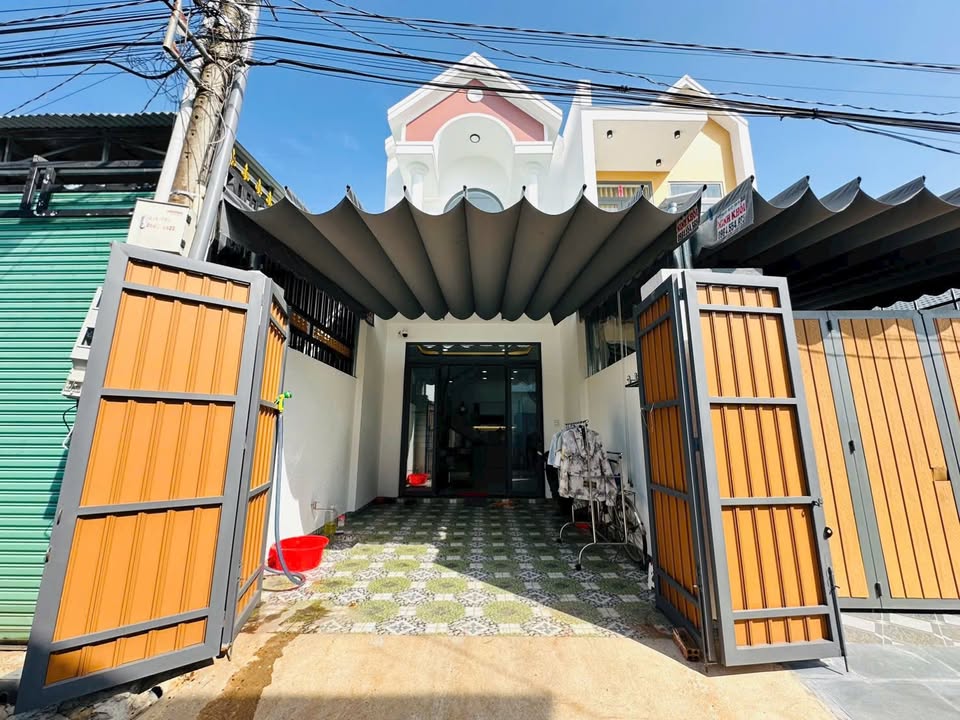 Nhà đẹp 2 tầng tại đường Thông Khu Bàn Cờ, Long Khánh 72m² giá chỉ 1.88 tỷ - Sổ hồng riêng