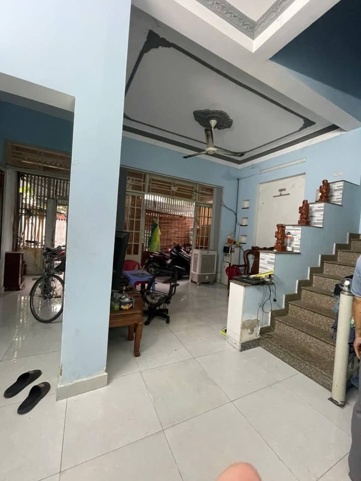 Nhà SHR Hóc Môn 60m² giá 3.8 tỷ - Hướng Tây Nam, gần ngã tư