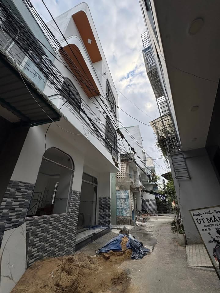 Nhà 3 tầng Lê Hồng Phong, Quy Nhơn 45m² giá 3.8 tỷ - Đầu tư sinh lời ngay!