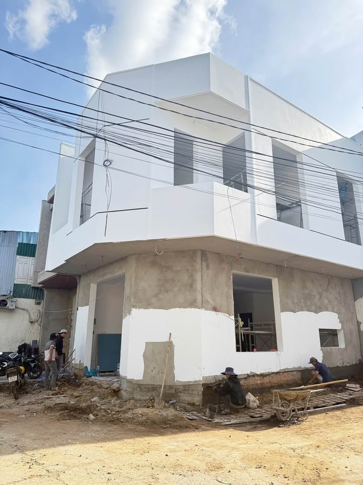 Nhà phố 2 mặt tiền Phạm Ngũ Lão, Buôn Ma Thuột 100m² giá 3.65 tỷ - Đầu tư sinh lời ngay!