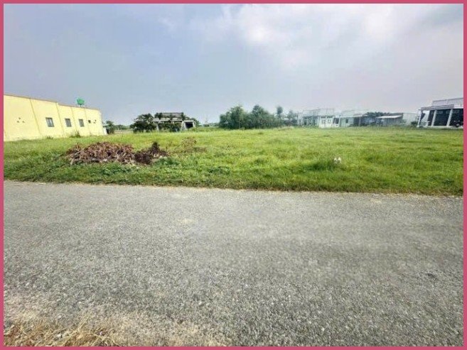 Đất mặt tiền Nguyễn Văn Bứa, Hóc Môn 900m² giá 10 tỷ - Cơ hội đầu tư hấp dẫn!