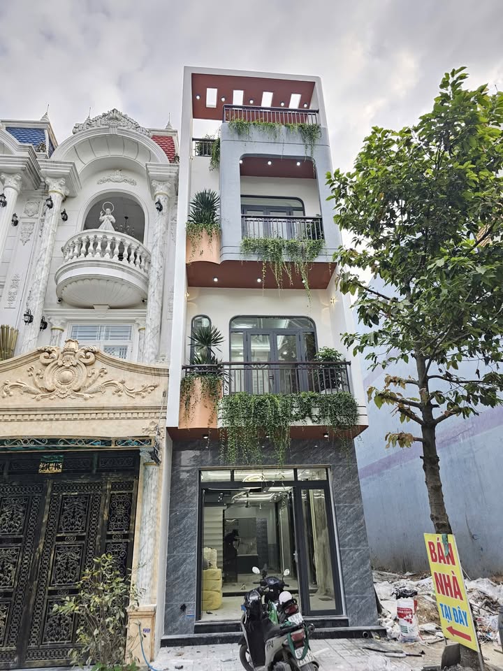 Nhà Phố Hoàn Công, Bình Chuẩn, 81.8m² giá 6.2 tỷ - Đầy đủ nội thất, tiện nghi hoàn hảo!