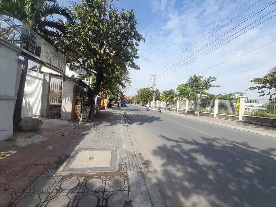 Nhà mặt tiền Trần Hưng Đạo, Dĩ An 500m² giá 28 tỷ - Đầu tư sinh lời ngay!