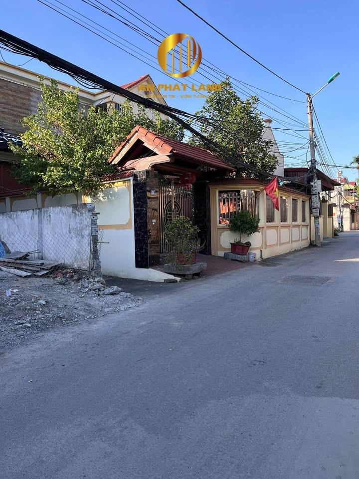 Bán đất tặng nhà C4 tại Ninh Nhất, Ninh Bình 115m² giá 4 tỷ - Đường thông thoáng, vị trí thuận lợi!