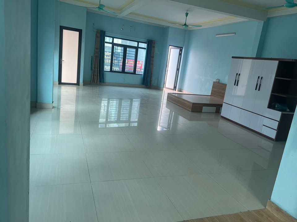Phòng thông sàn cho thuê tại đường Lãm Làng, Quế Võ 90m² - Không chung chủ, điều hòa đầy đủ!