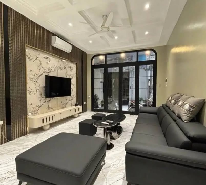 Nhà 6 tầng Giảng Võ 42m² giá thỏa thuận - Vị trí đẳng cấp, ô tô vào nhà!