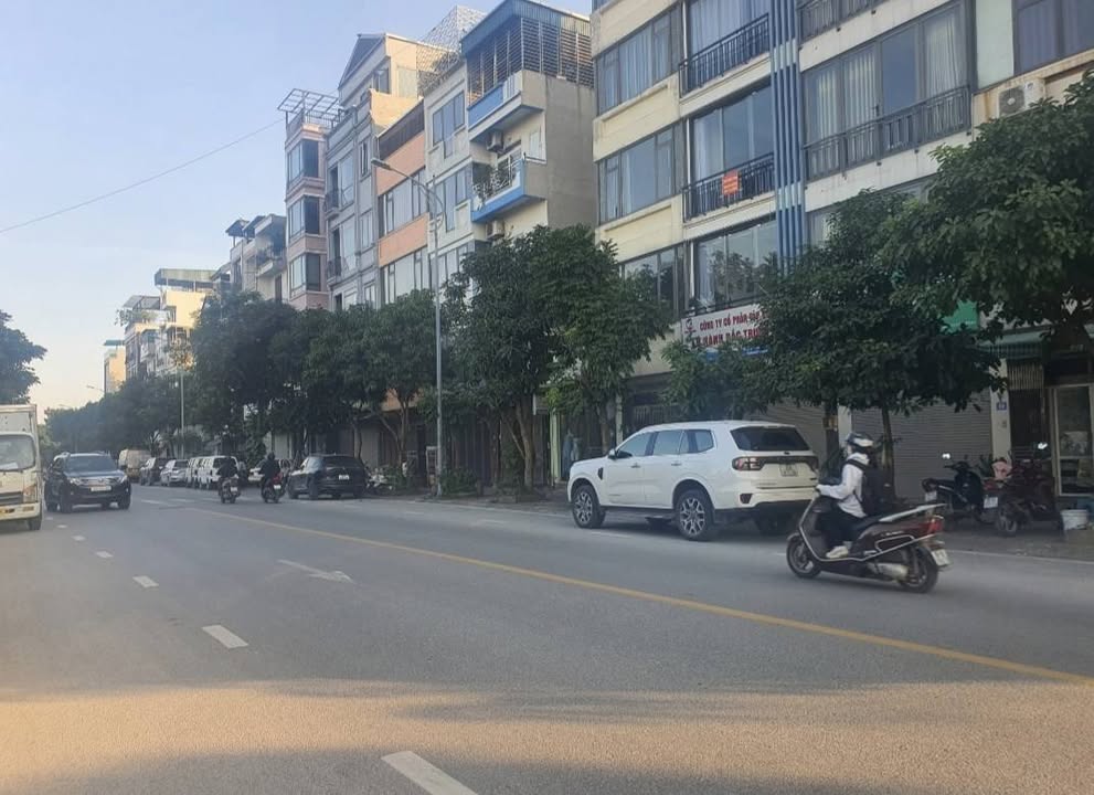 Nhà phố Thạch Bàn, Long Biên 35m² giá 7 tỷ - Kinh doanh văn phòng tuyệt vời!