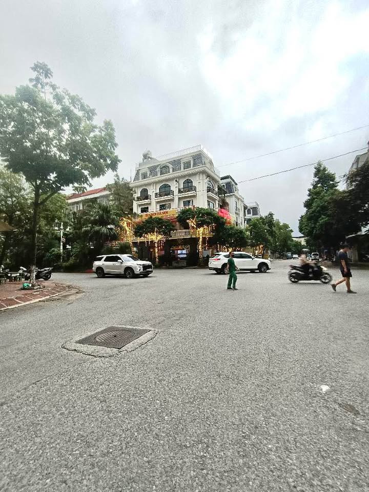 Nhà mặt phố Tố Hữu, KĐT Văn Khê, 140m², giá thỏa thuận - Kinh doanh sầm uất!