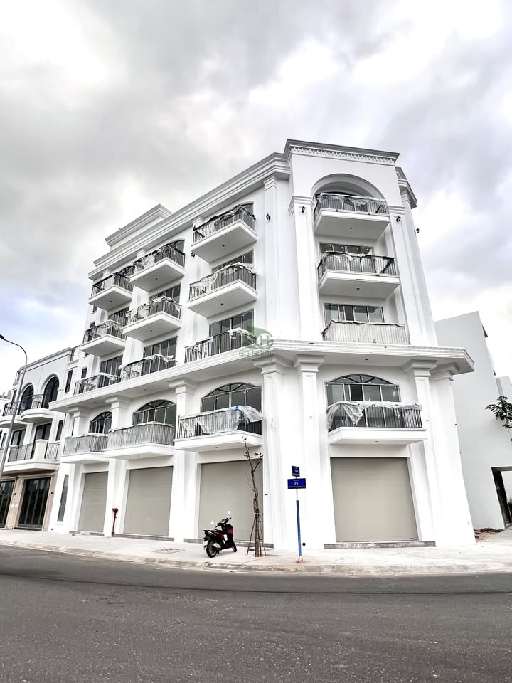 Cho thuê nhà lô góc 5 tầng tại VCN Phước Long - 70 triệu/tháng, phù hợp vừa ở vừa kinh doanh!