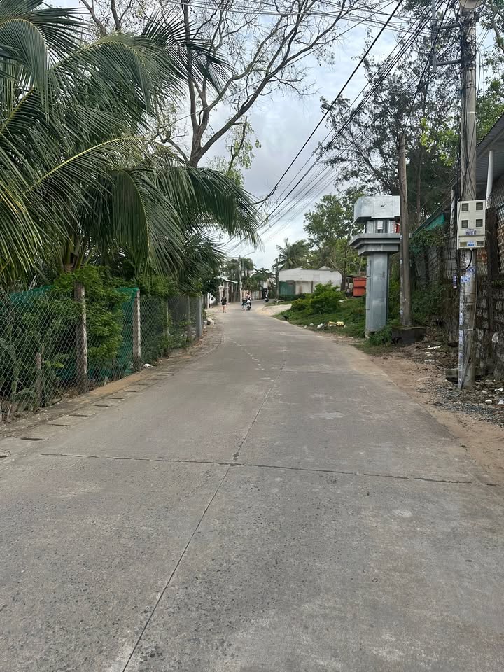 Đất nền Phú Yên 145m² giá 1.6 tỷ - Hướng Đông, gần chợ và siêu thị!