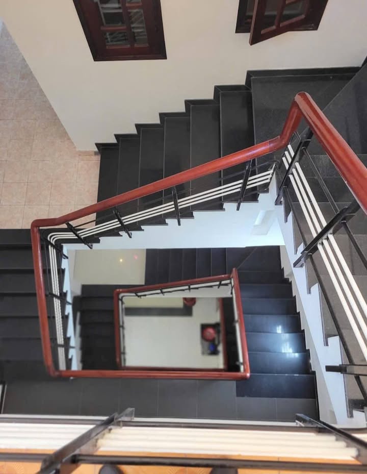 Nhà 4 tầng mặt tiền Hải Châu 80m² giá 18 triệu - Thích hợp cho công ty hoặc dạy học!