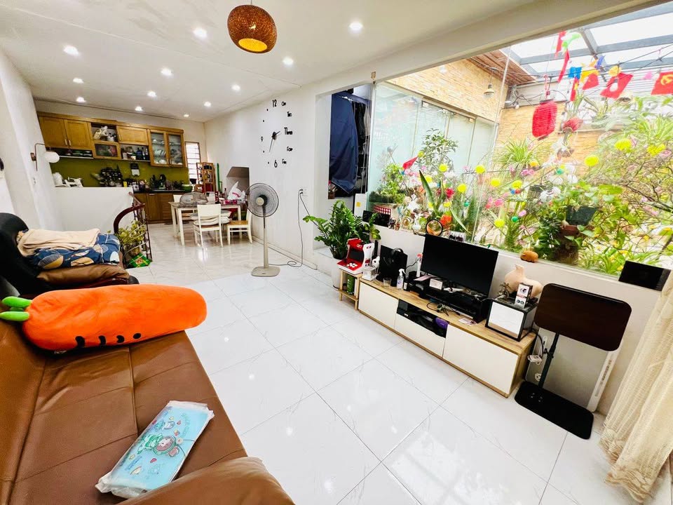 Căn hộ tập thể Nam Đồng Đống Đa 43m² giá 4 tỷ - Sổ đỏ chính chủ, thiết kế tiện nghi!