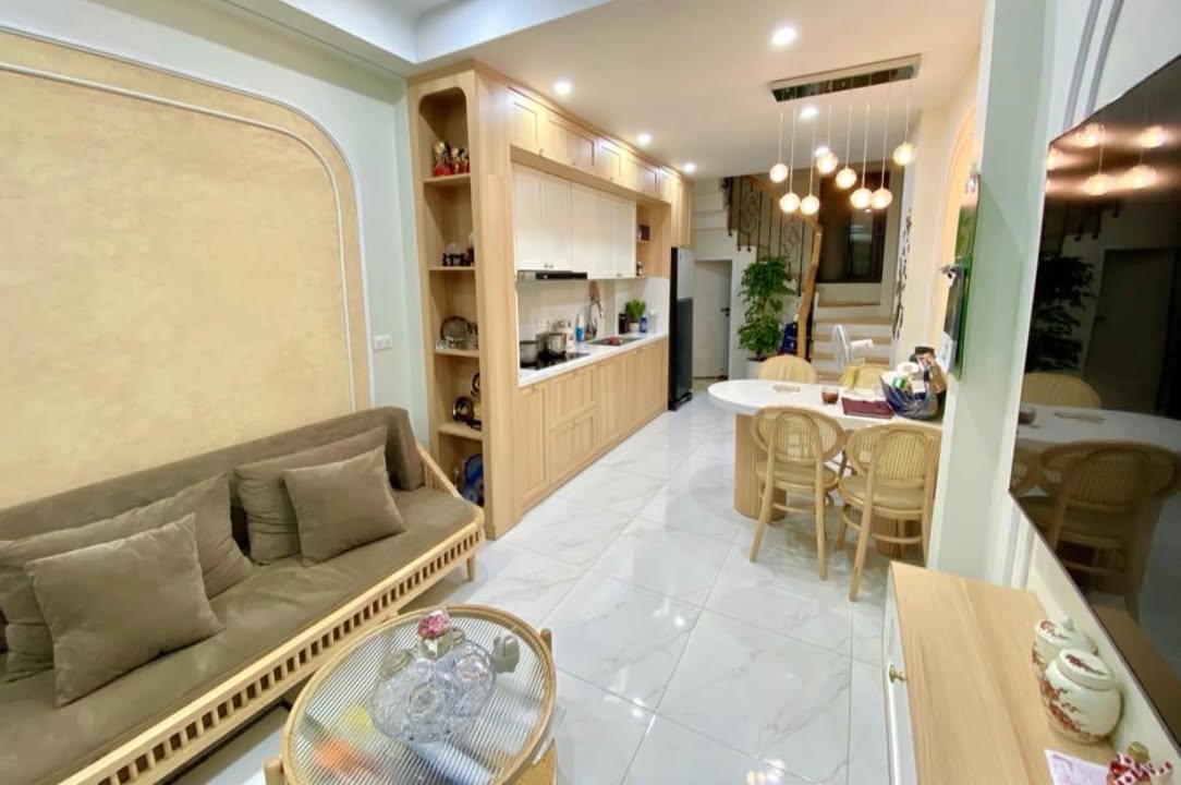 Nhà 5 tầng phố Võ Chí Công 40m² giá 10 tỷ - Sẵn sàng vào ở ngay!