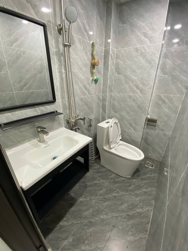 Nhà 7 tầng cho thuê tại Ngõ 35 Lê Đức Thọ, Nam Từ Liêm - Thang máy tiện lợi, nội thất đầy đủ!