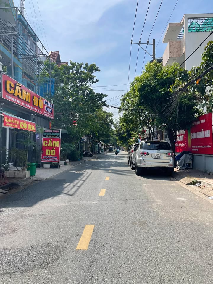 Nhà phố mặt tiền đường 185, Phường Phước Long B, Quận 9 - 95m² - Nhà đẹp, tiện kinh doanh!