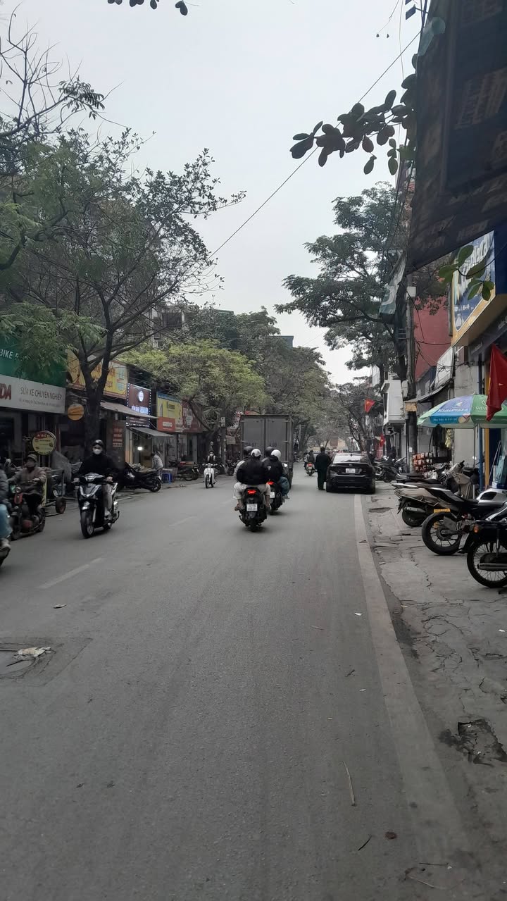 Nhà riêng Hoàng Văn Thái 50m² giá 16 tỷ - Căn góc 3 mặt ngõ, ô tô vào tận nhà!