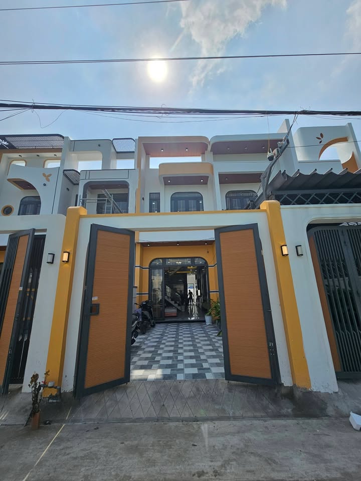 Nhà phố Cần Giuộc 108m² giá 3.05 tỷ - Sổ hồng chính chủ, hỗ trợ vay ngân hàng!