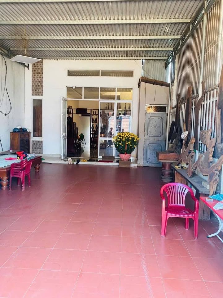 Nhà hẻm 101 Lý Nam Đế, phường Hội Phú, 135m² giá 1.6 tỷ - Cấp 4 kiên cố, không gian rộng rãi!