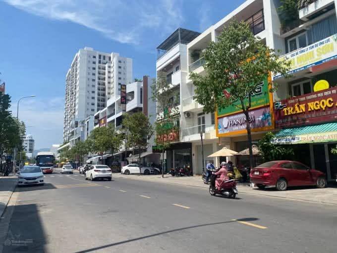 Bán FrontHouse tại Nha Trang 130.5m² giá 26.5 tỷ - Nơi kinh doanh đắc địa!