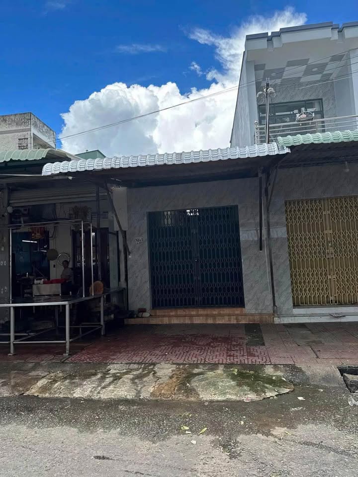 Nhà Mặt Tiền Mai Thanh Thế, Sóc Trăng 66m² giá 4.3 tỷ - Đầu tư kinh doanh lý tưởng!