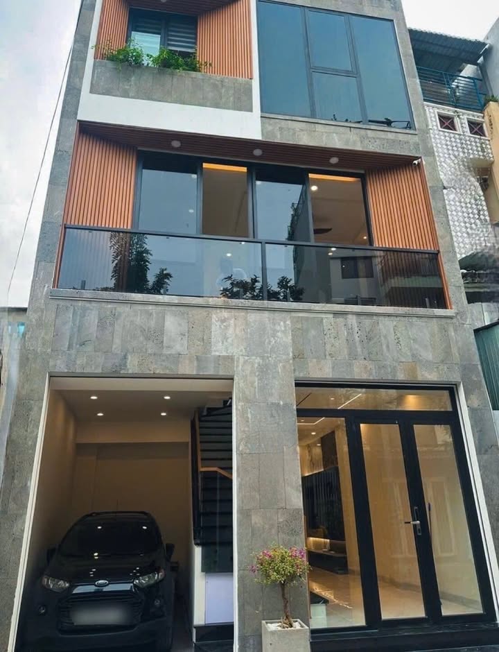 Nhà mặt tiền Nguyễn Duy Trinh 65m² giá 9 tỷ - Garage ô tô trong nhà!