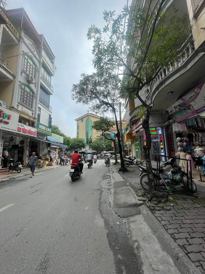 Nhà mặt phố Lê Hồng Phong, Hà Đông 70m² - Mặt tiền 5m, Kinh doanh sầm uất