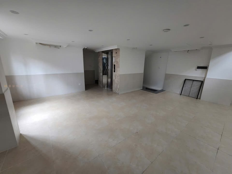 Front House cho thuê tại Ngô Quyền, Q10 - 70m² - Mặt tiền đắc địa, thang máy xịn