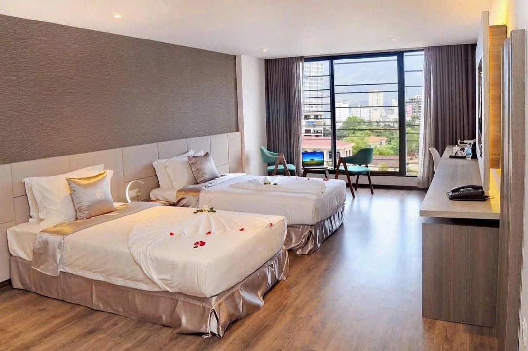 Khách sạn cho thuê hẻm ô tô Trần Phú - Lộc Thọ 216m² giá 300 triệu - Cơ hội kinh doanh hấp dẫn!