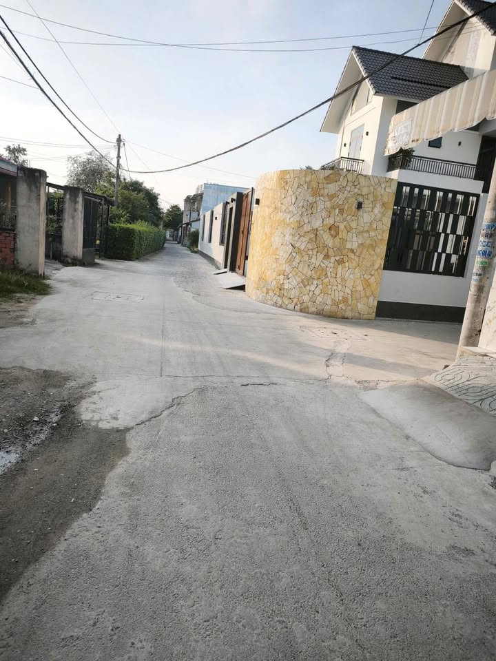 Đất thổ cư 83m² Thới Tam Thôn giá 3.29 tỷ - Sổ đỏ chính chủ, tiện xây cao tầng!