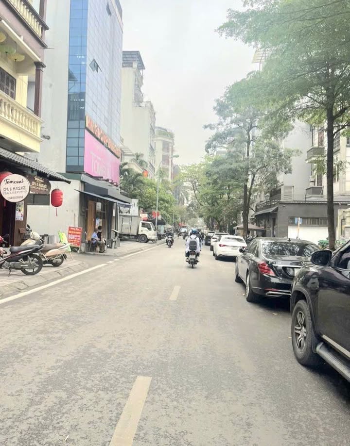 FrontHouse đường Linh Lang quận Ba Đình 101m² giá 60 tỷ - Kinh doanh sầm uất!