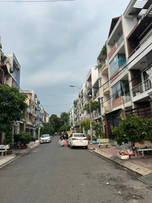 Nhà mặt tiền kinh doanh Tô Hiệu, Tân Phú 107.5m² giá chỉ 10.75 tỷ - Cơ hội hiếm có!