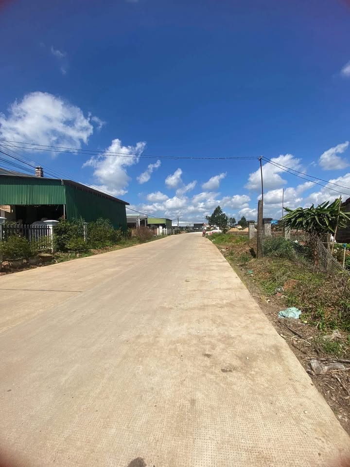 Đất nền xã Ea Kmút, Đắk Lắk 400m² giá 800 triệu - Sổ đỏ chính chủ, vị trí đẹp!