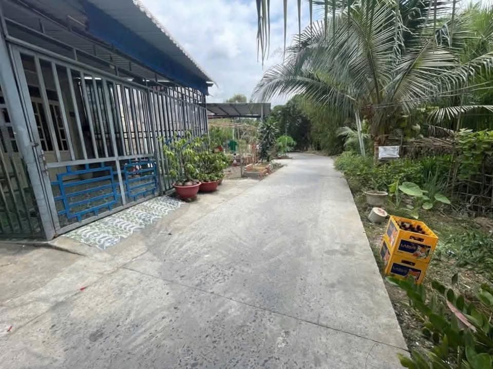 Đất nền 350m² mặt tiền kênh Thanh Hà - Bến Lức giá chỉ 2.2 tỷ - Nhanh tay sở hữu!