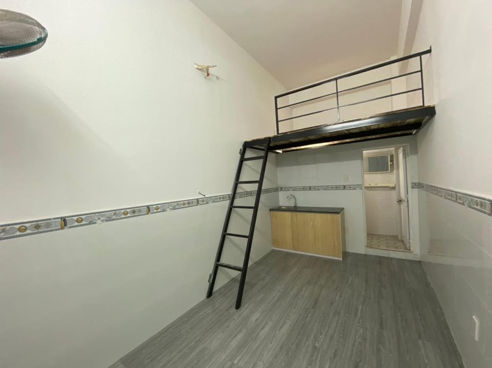 Phòng trọ Tân Phú 30m² giá 3.55 triệu - Gác xép thoáng mát, máy lạnh sẵn sàng!