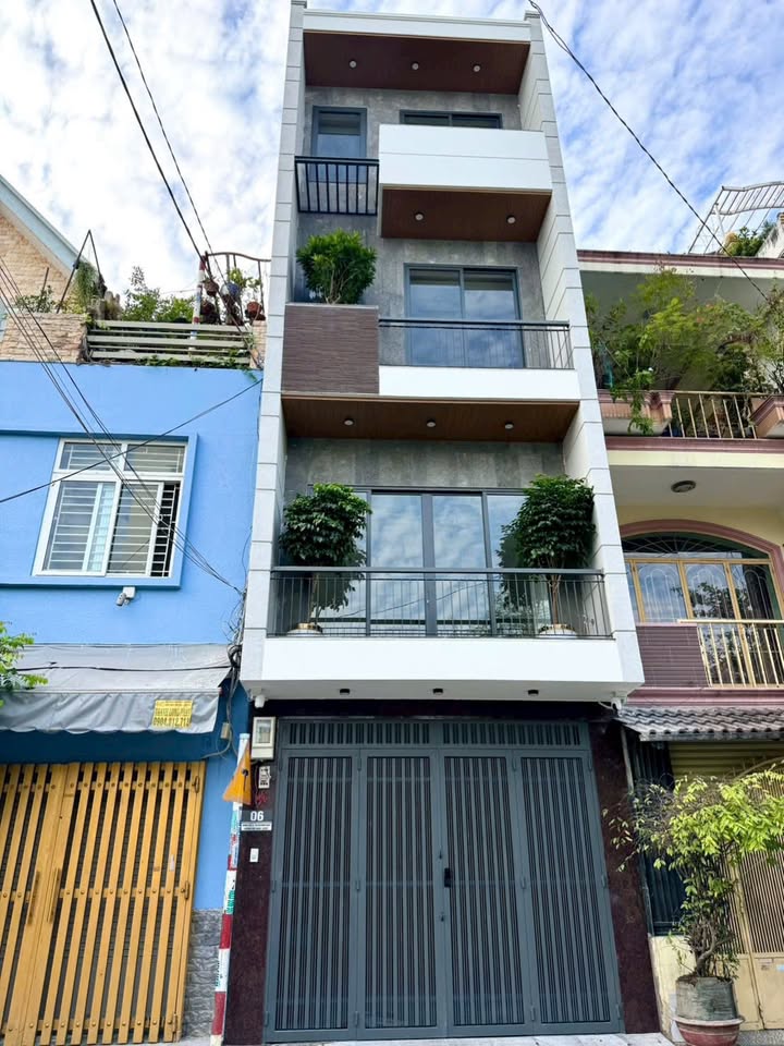 Bán nhà đẹp quận 7, 62m² giá 16.8 tỷ - Nhà có thang máy, nội thất đầy đủ!