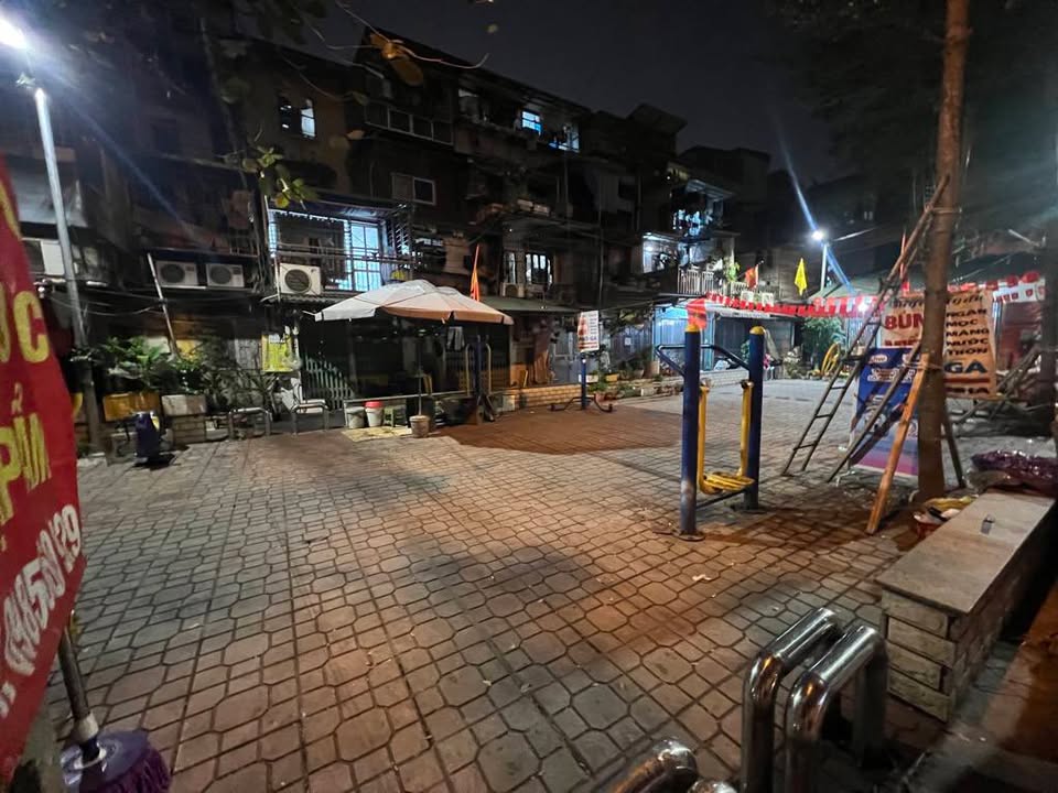 Căn hộ Tập thể Quỳnh Mai, Hai Bà Trưng 45m², giá 2.09 tỷ - Sổ đỏ riêng, vào ở ngay!