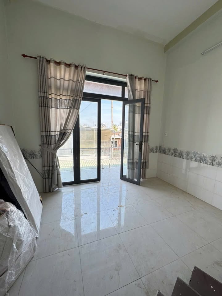 Căn hộ cho thuê hẻm Hoàng Quốc Việt 70m² giá 4 triệu - Phòng rộng thoải mái, đầy đủ tiện nghi!