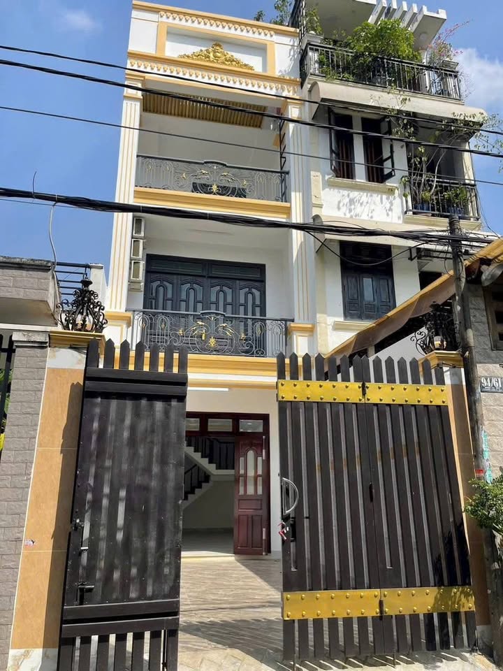 Nhà 3 tầng đường 7m Phước Long B Quận 9 giá 9.4 tỷ - Vị trí trung tâm đắc địa!