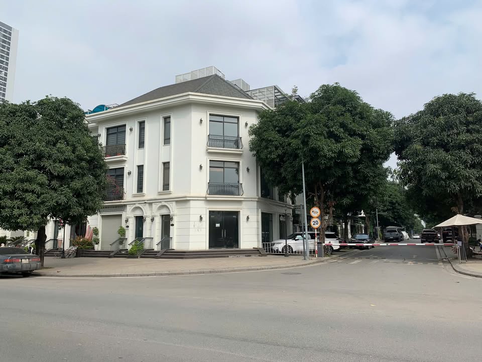 Nhà phố cho thuê tại Vinhomes Green Bay Mễ Trì 148m² - Vị trí đắc địa, giá trị khai thác cao!