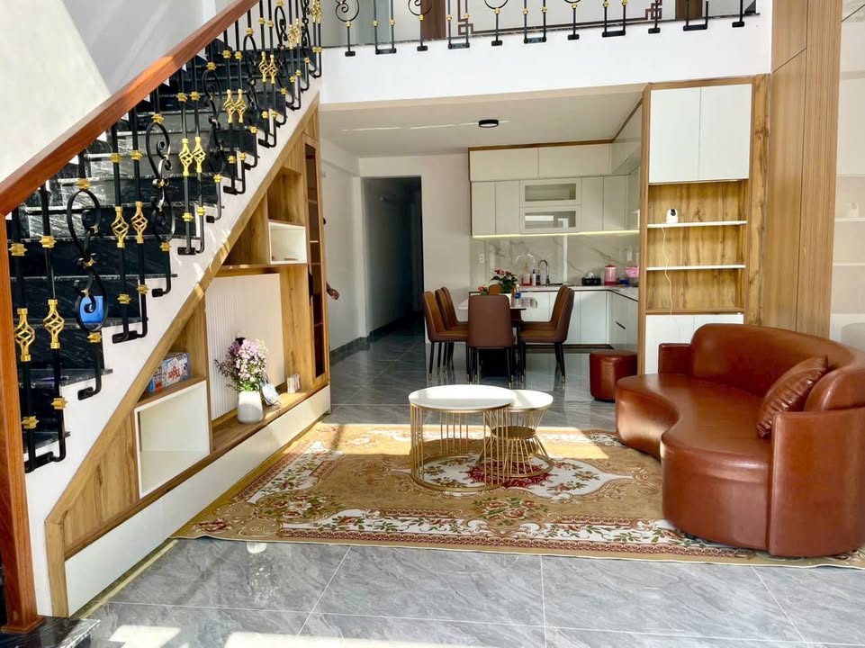 Nhà 2 Tầng Ngũ Hành Sơn 100m² giá 4.85 tỷ - Full nội thất, chính chủ!