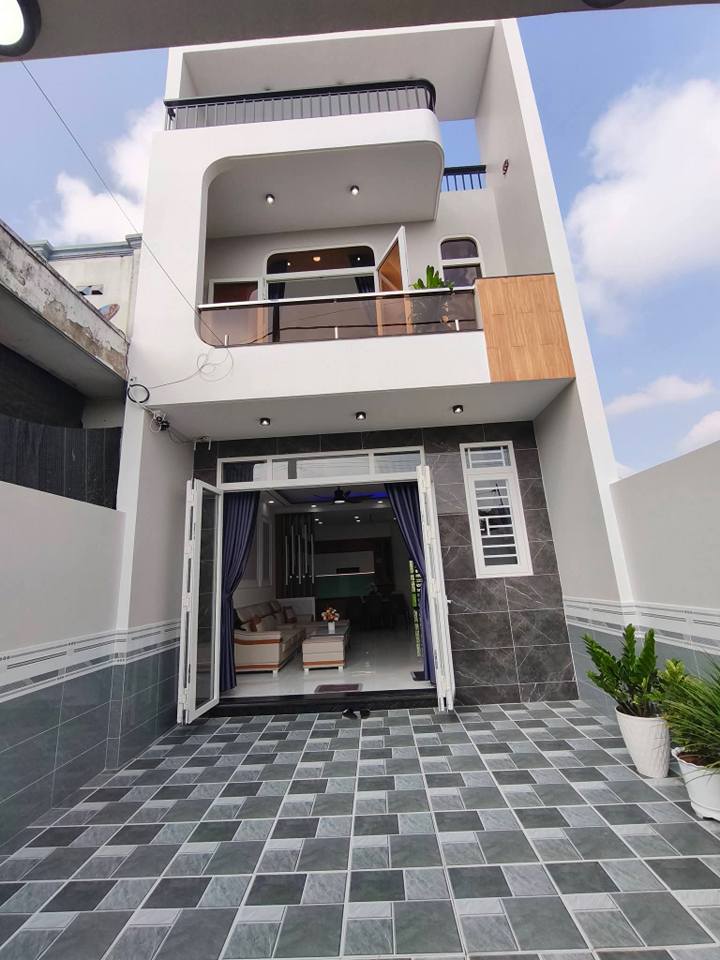 Nhà lầu chính chủ xã Mỹ Hạnh Bắc, 100m² giá 2.55 tỷ - Sẵn sàng vào ở ngay!