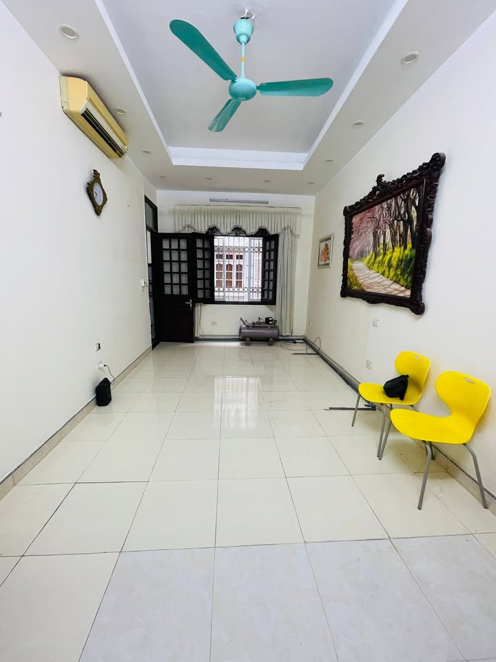 Căn hộ cho thuê tại ngõ 81 Hoàng Cầu, Đống Đa 40m² - Tầng 2 tiện nghi, thoải mái!