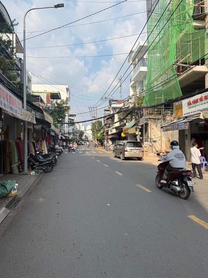 Nhà phố Tân Phú 139m² giá 24 tỷ - Mặt tiền đường Lê Văn Phan, sẵn sàng vào ở!